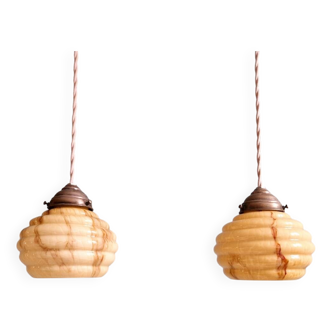 Paire de suspensions Art déco en opaline marbrée, années 1920-30