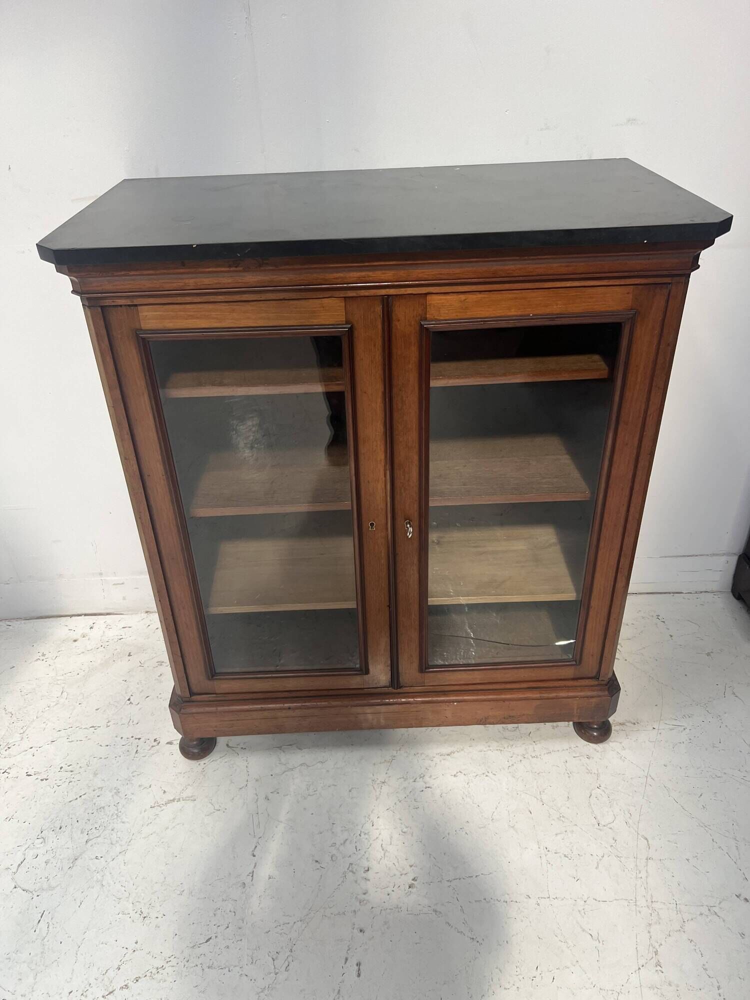 Display cabinet at counter height in mahogany and veneer, 19th century.