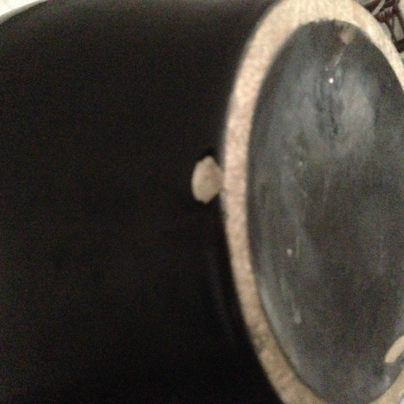 Vase minimaliste comportant anse