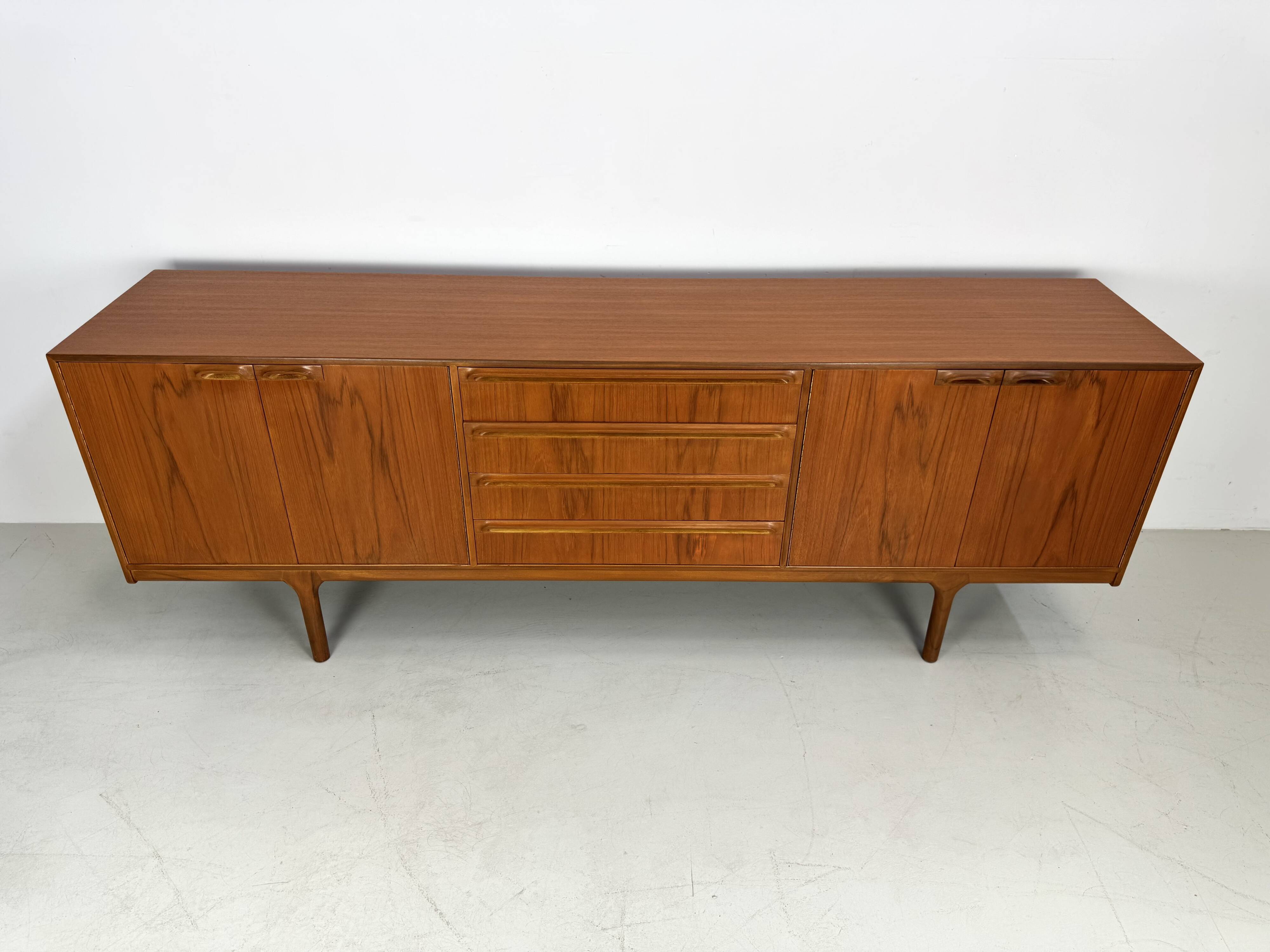 Buffet vintage par McIntosh