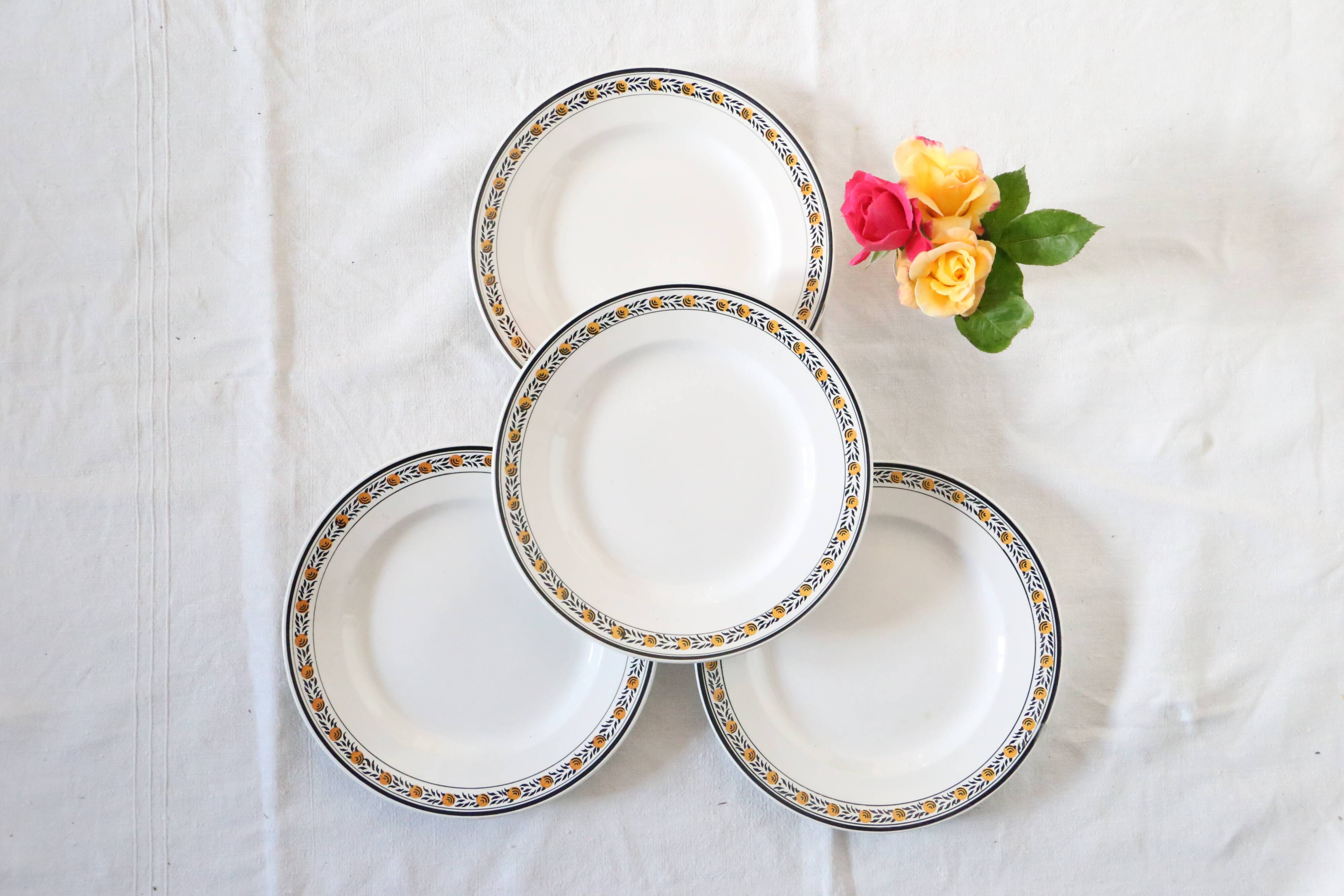 Ensemble de 4 assiettes plates, Digoin Sarreguemines, modèle Valence