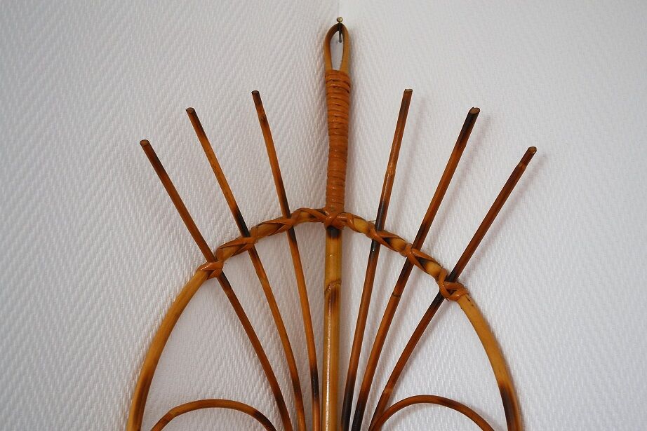 Etagère d'angle en rotin vintage