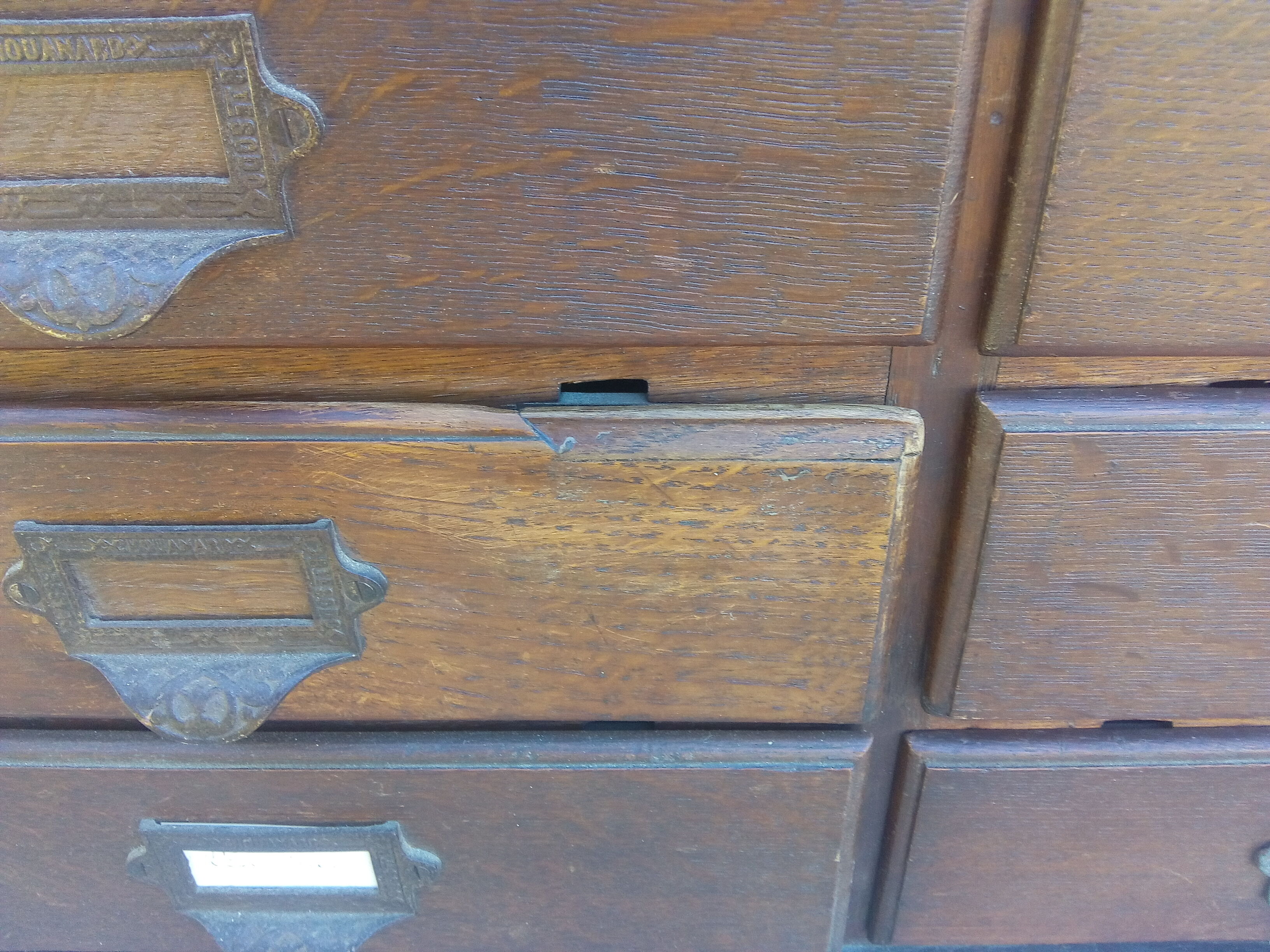 Beautiful furniture of craft a tiroirs