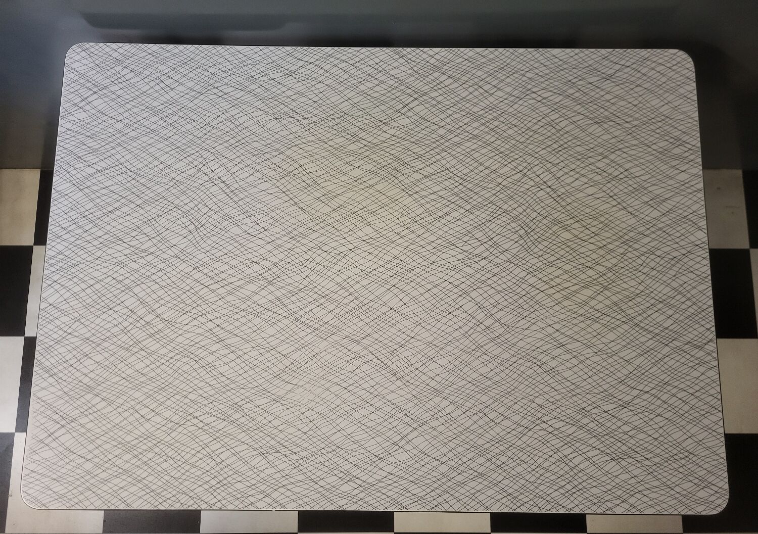 Extendable table in formica