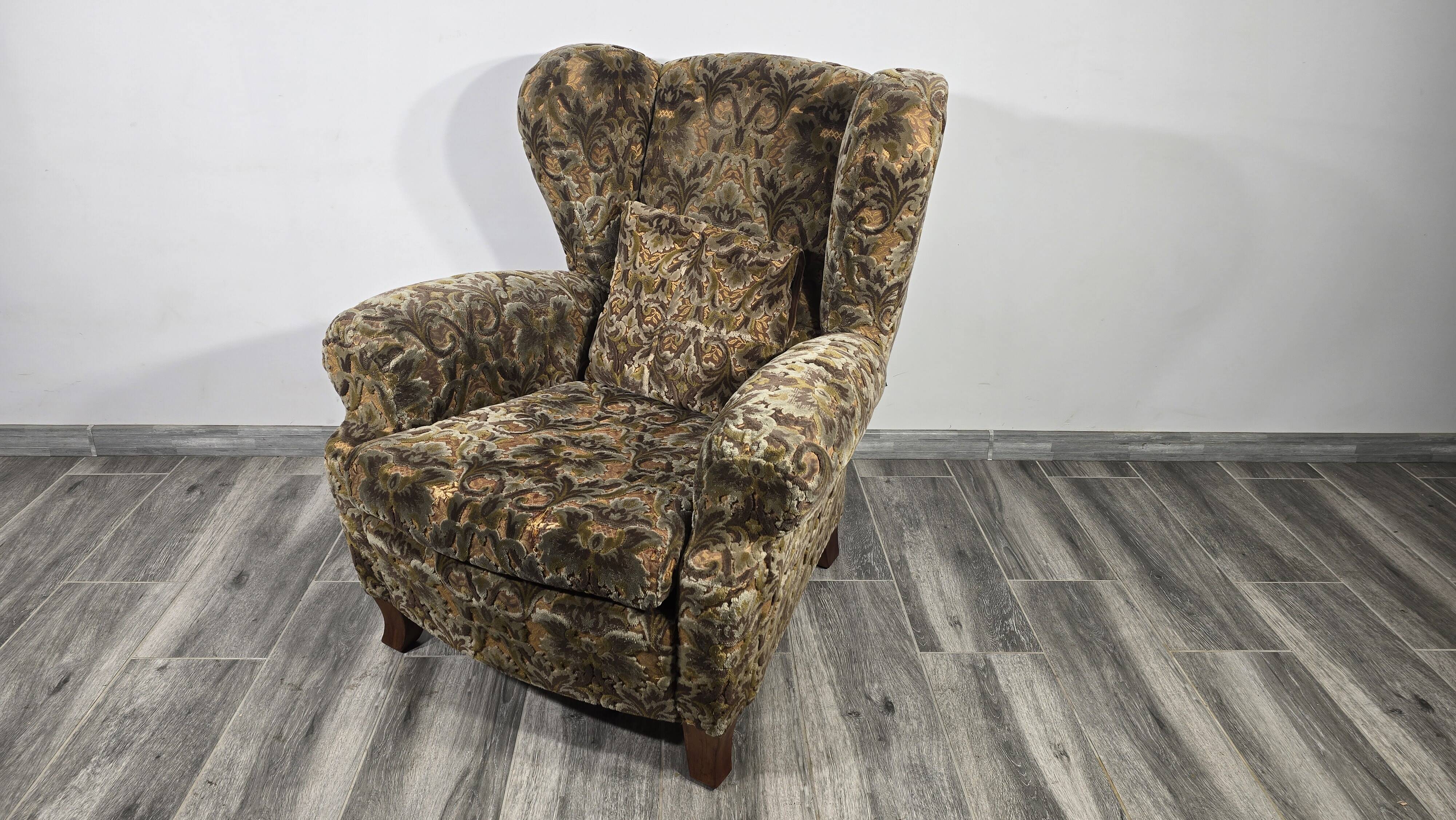 Fauteuil H-371 par Jindrich Halabala