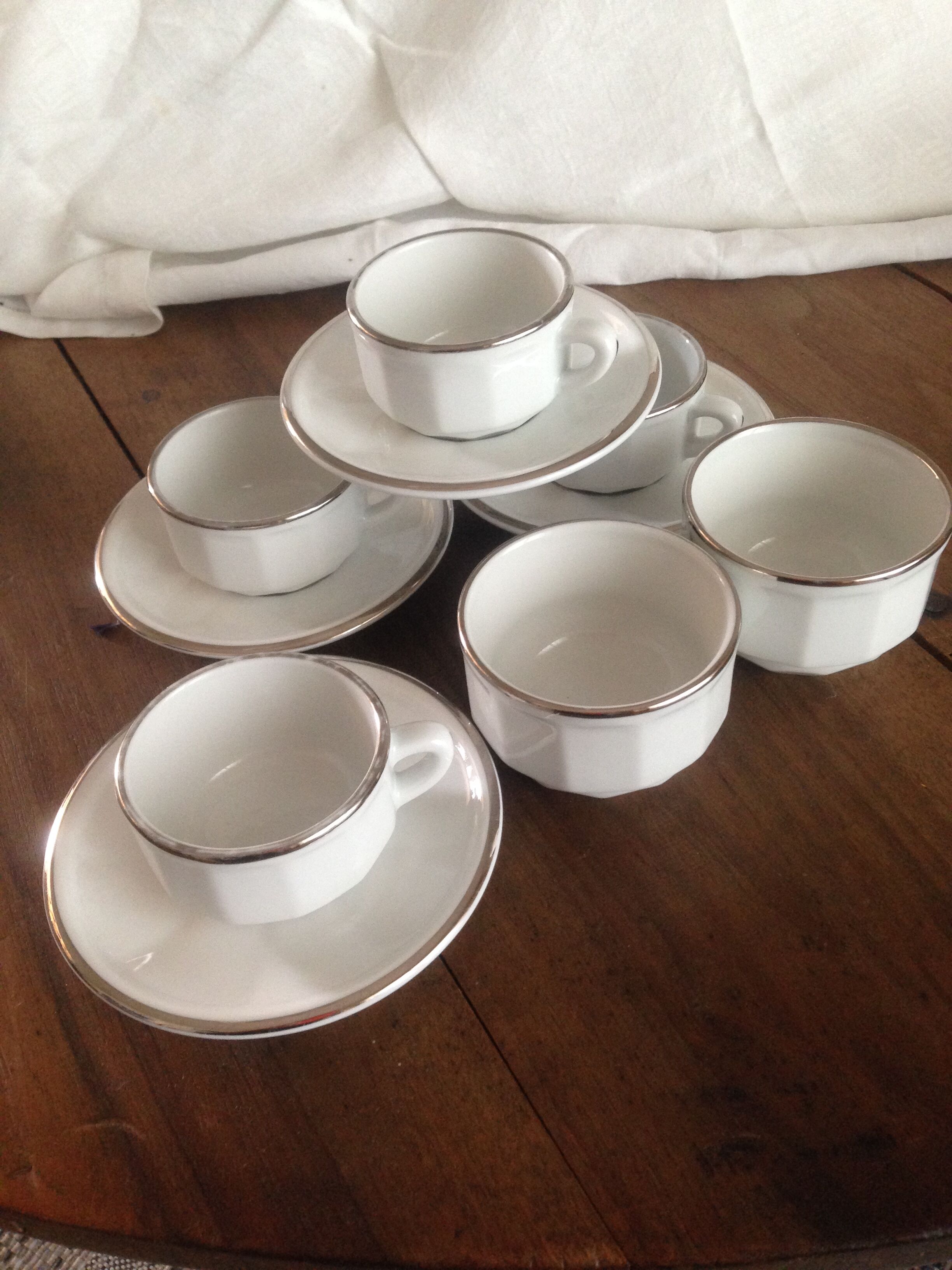 Tasses à café  et sucriers Desoulhieres