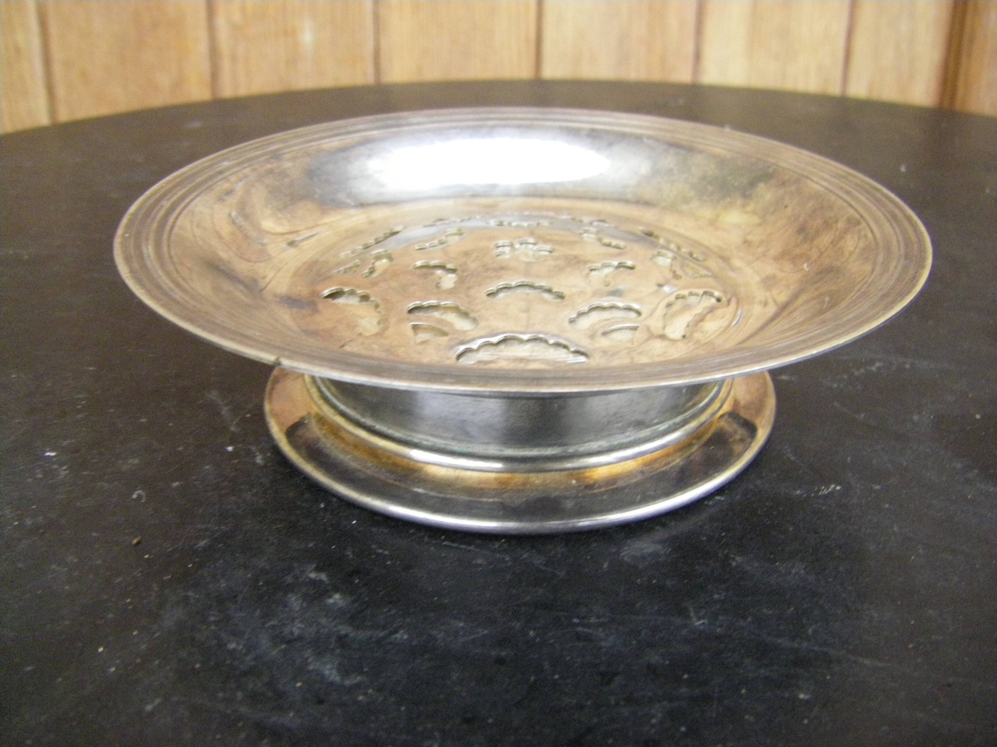 Coquillor style butter dish in silver metal