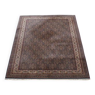 Grand tapis à motifs fins – 341x242 cm