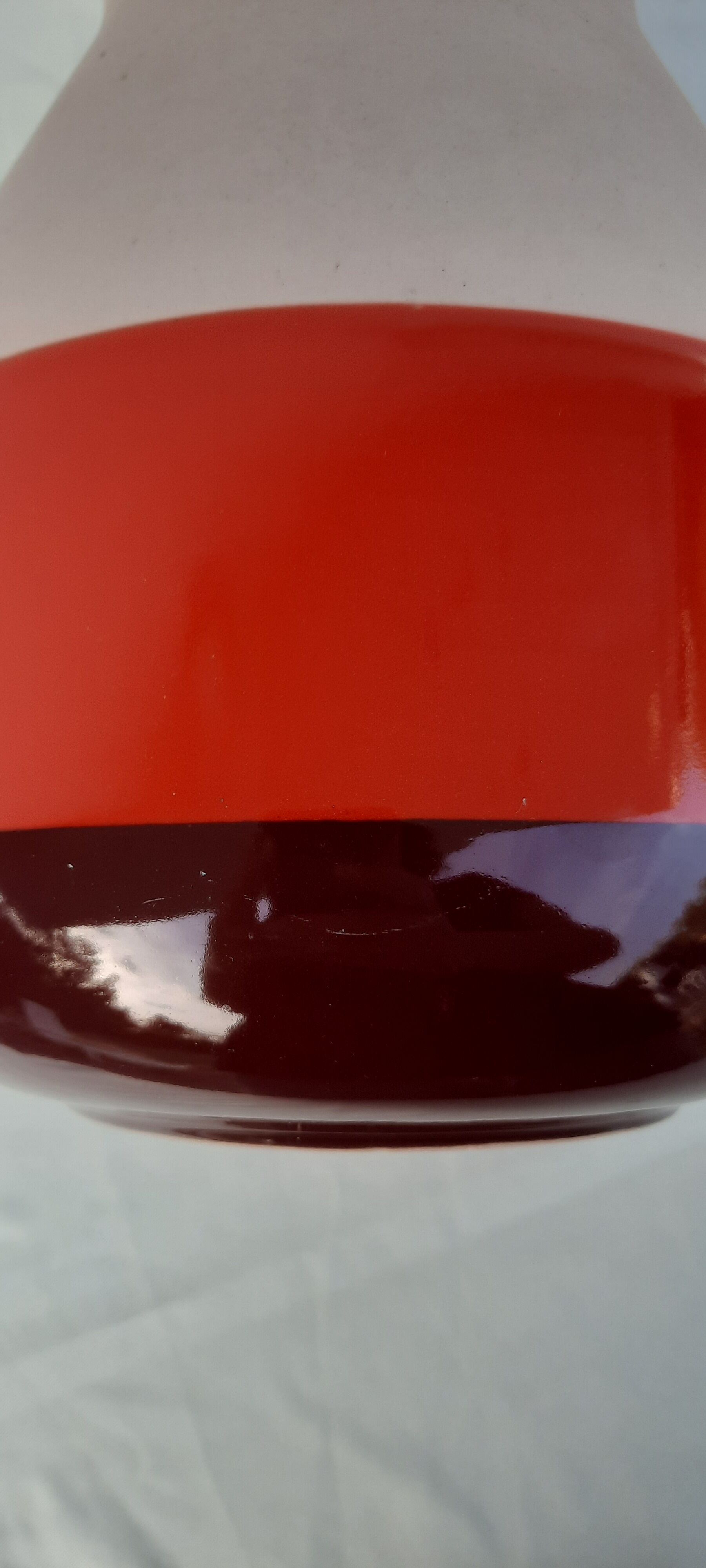 Vase and its saucer design Arian Brekveld