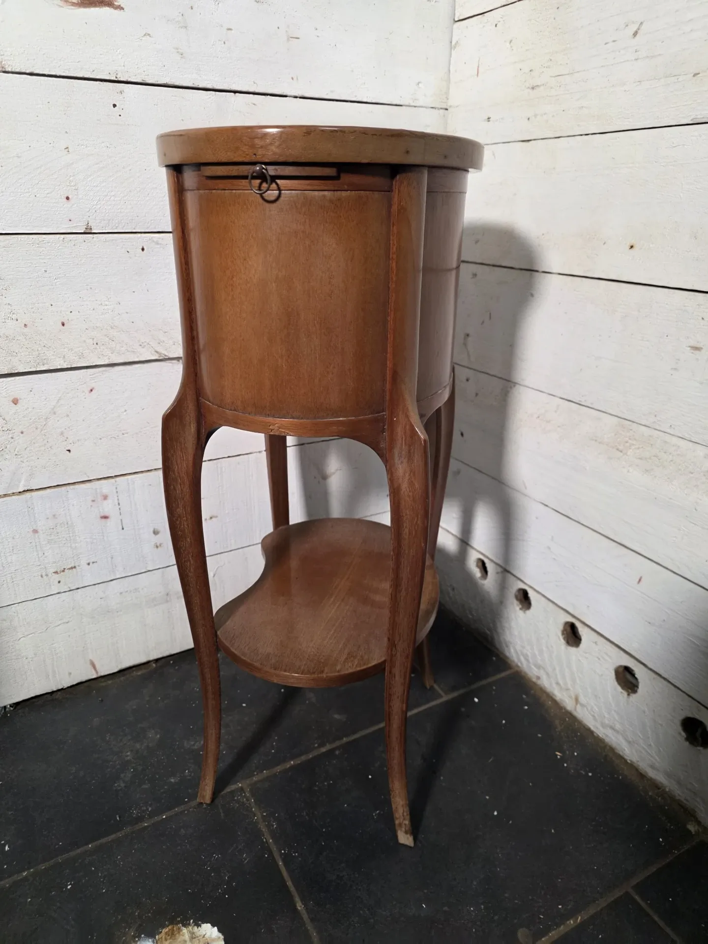 Table de chevet ovale style Louis XV en acajou 
