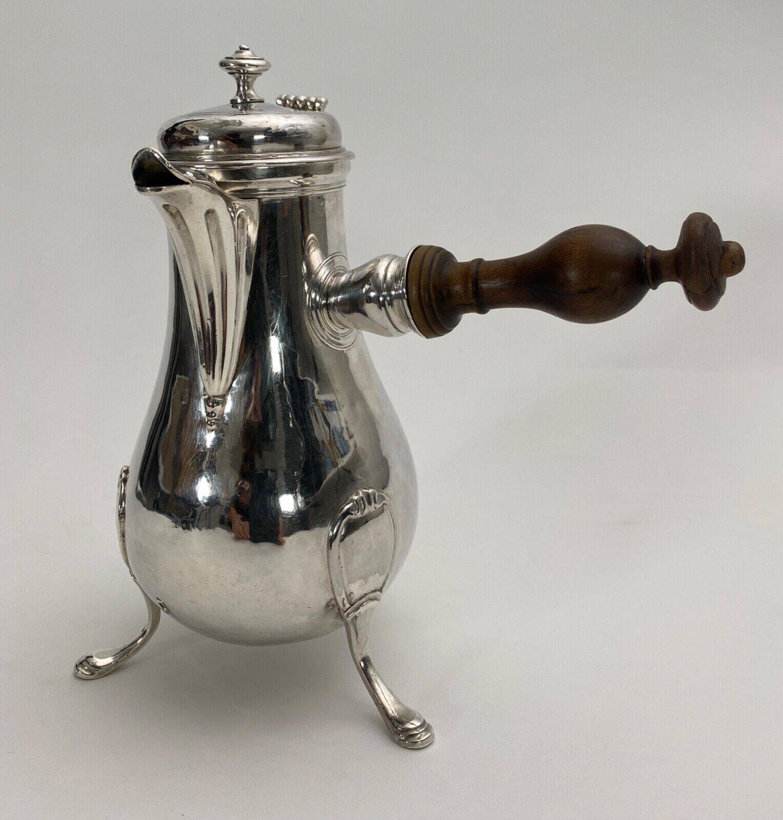 Tripod chocolate jug in silver from the 18th century Farmers General 378 grams