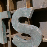 Lettres d'enseigne en métal