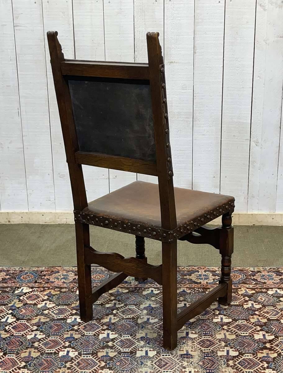 High-backed chair from the early 20th century in oak and leather