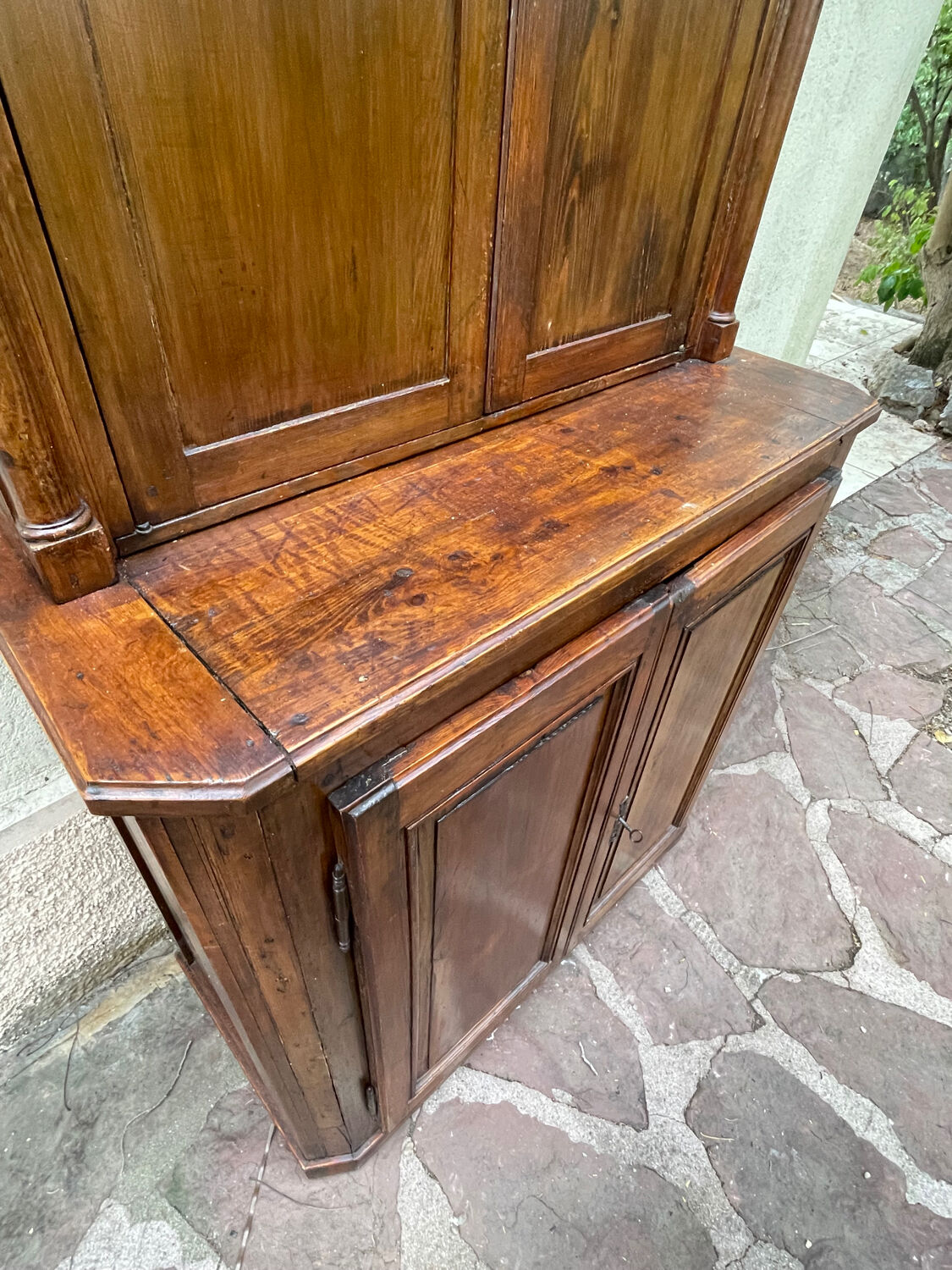 Buffet ferme deux corps ancien