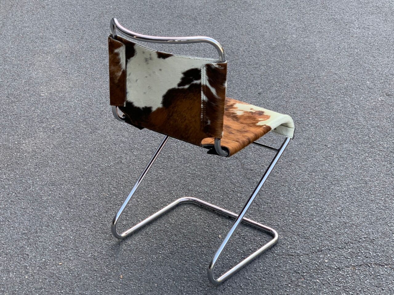Pascal Mourgue's Biscia chair in cow skin, 70s