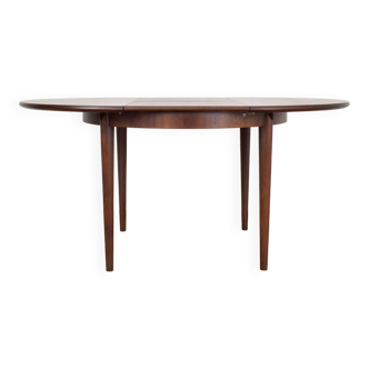 Table à manger danoise du milieu du siècle en noyer, années 1960.