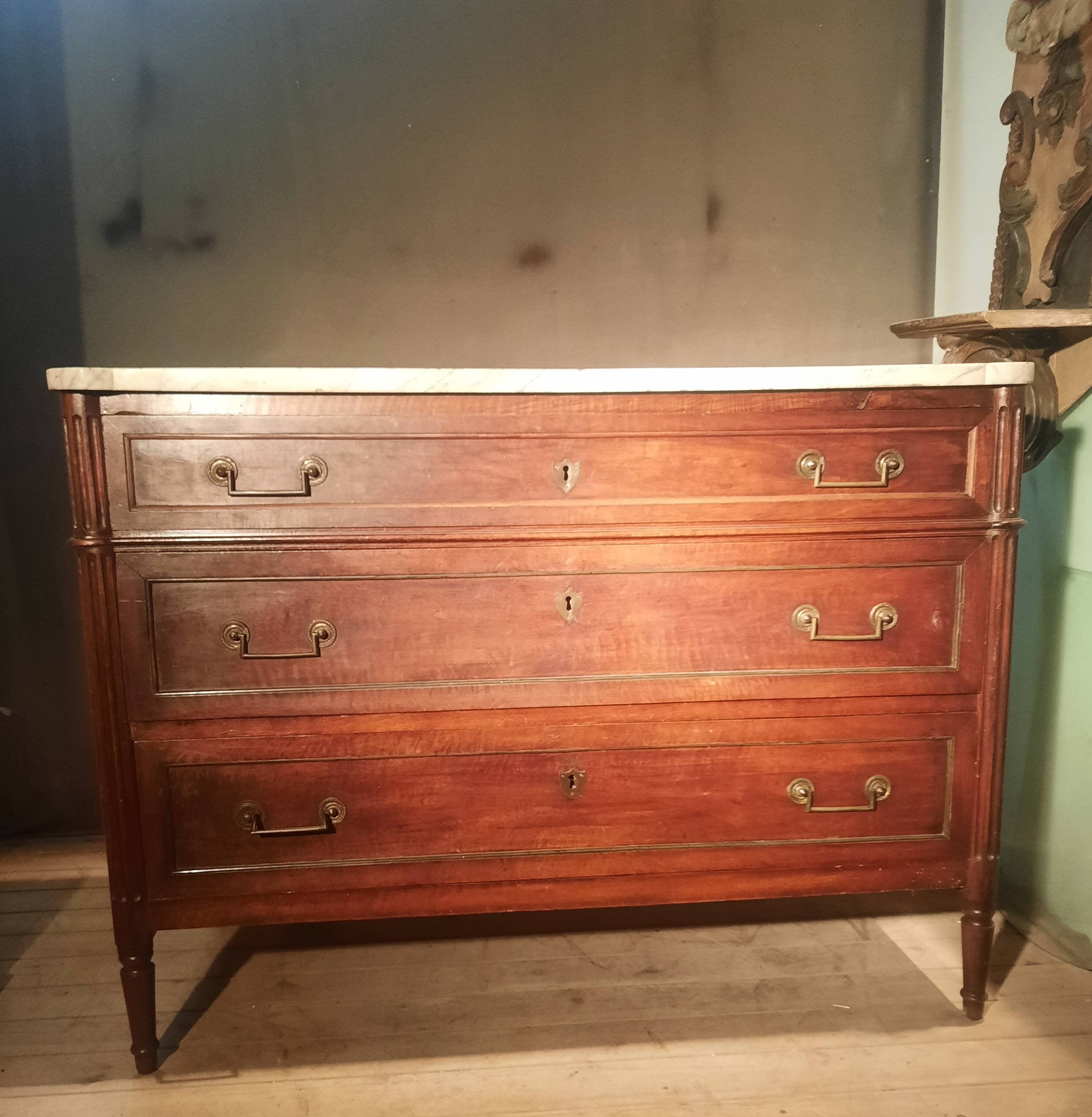 Commode d'époque Louis XVI  dessus marbre