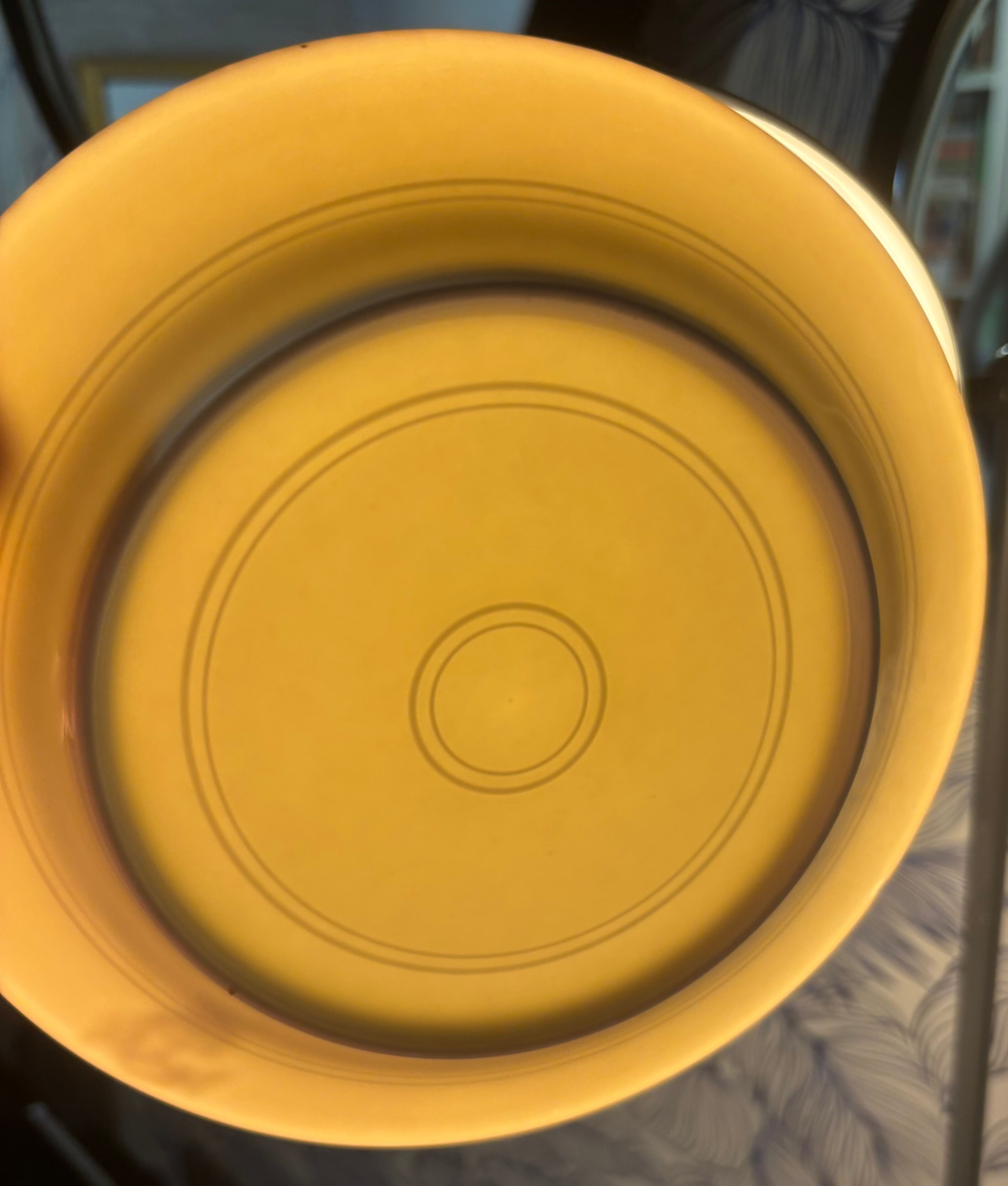 Service à thé en porcelaine (Limoges) 35 pieces monogrammè à liseré doré