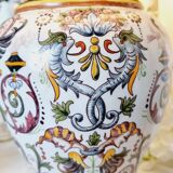 Table lamp in fine earthenware, 1950, in Renaissance style.