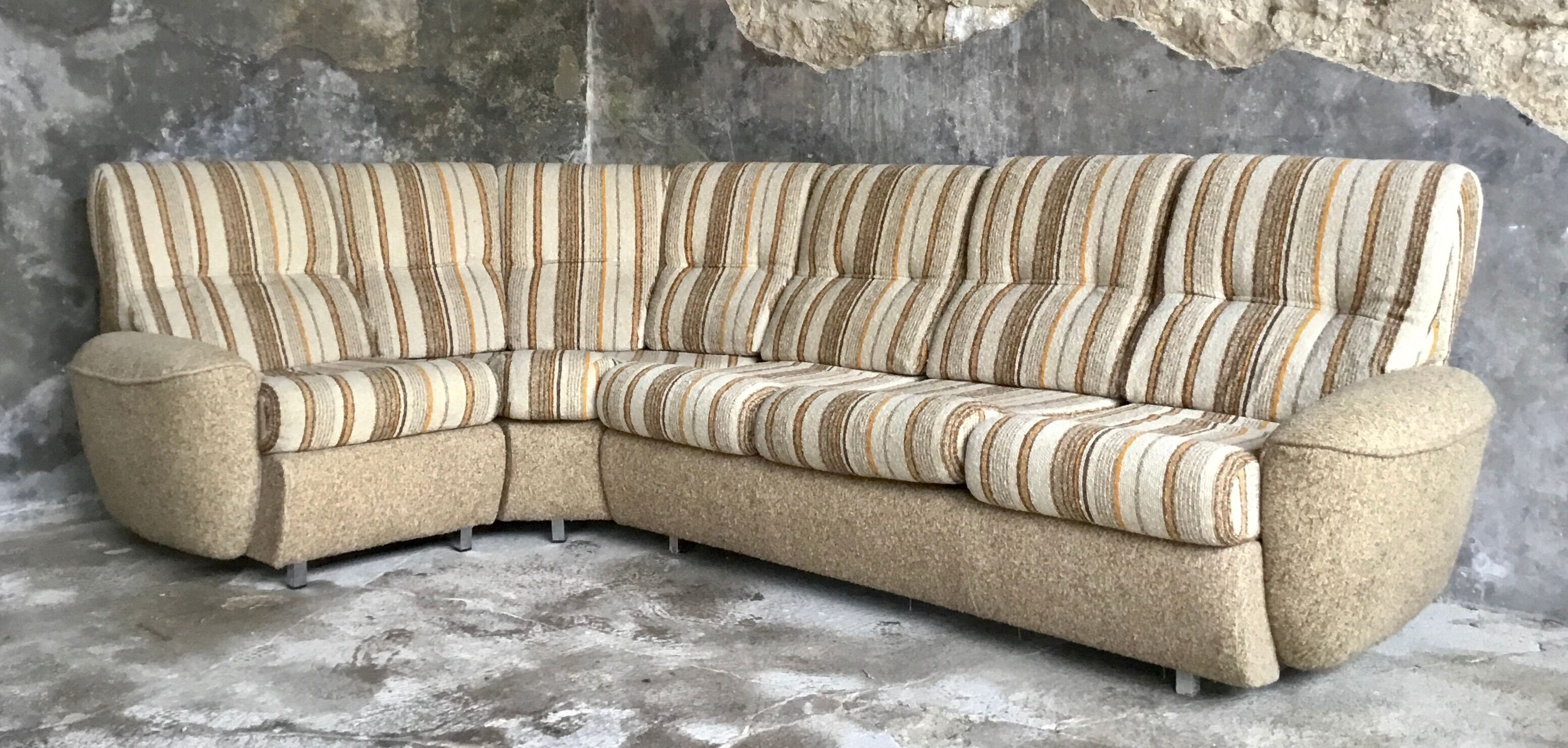 Corner sofa convertible in antique wool brand GMC seats - design 1970