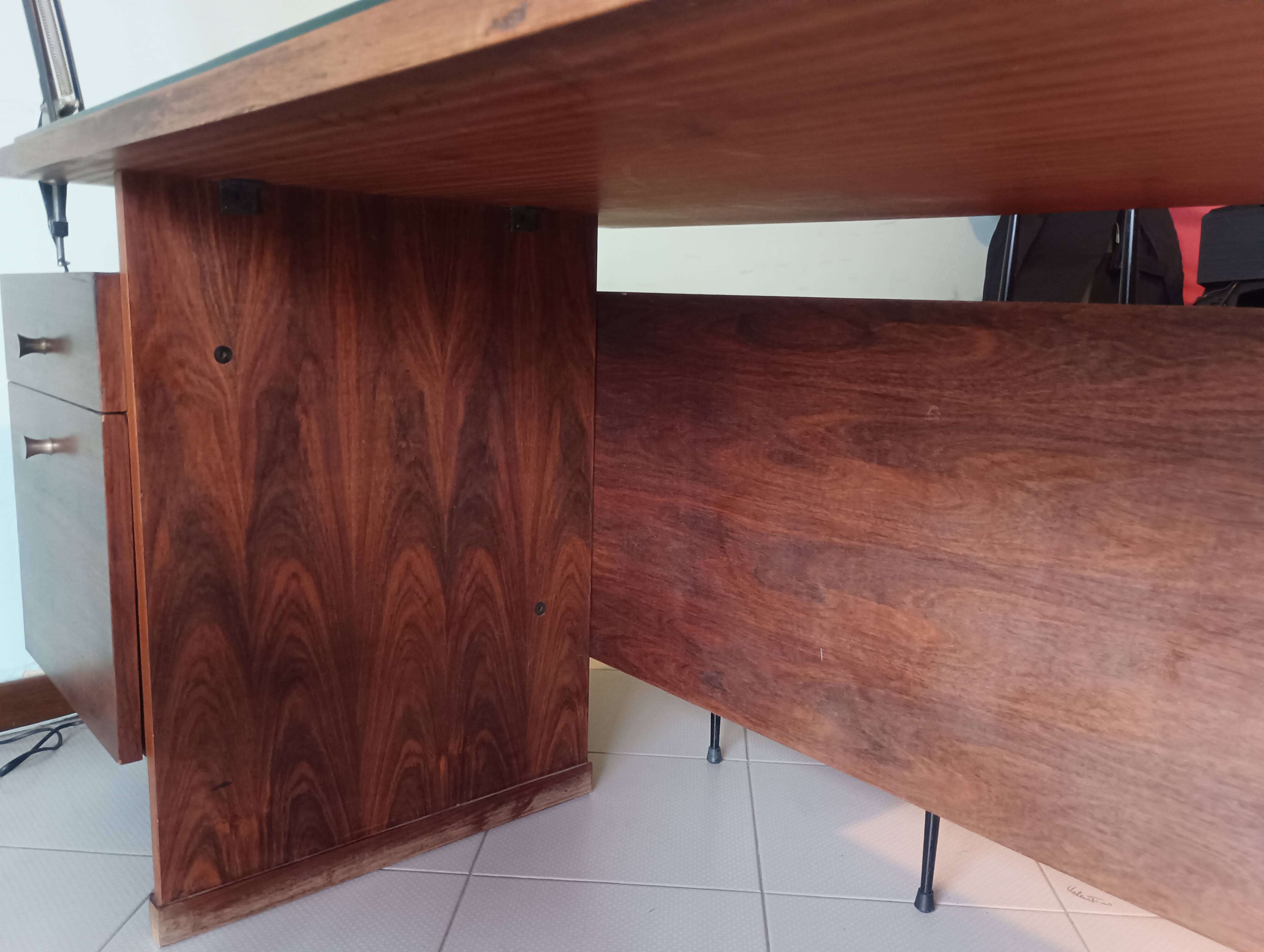 Desk and 3 chairs in 1950s Italian modernist style in rosewood.