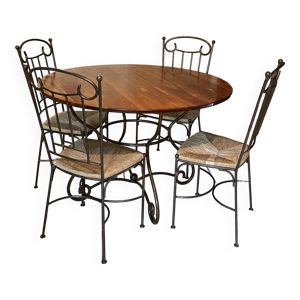table et quatre chaises