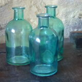 Bouteilles en verre bleu