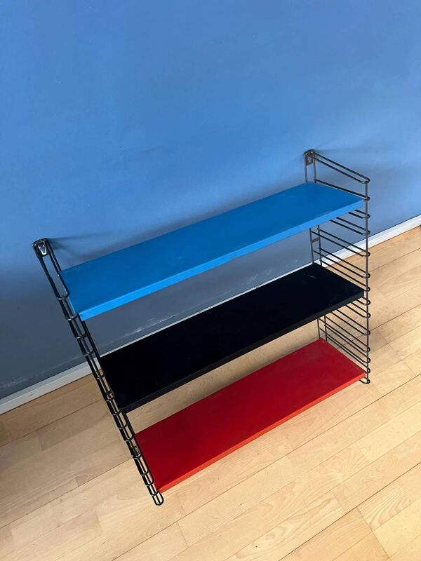 Étagère murale modulaire vintage Tomado en métal bleu, noir et rouge