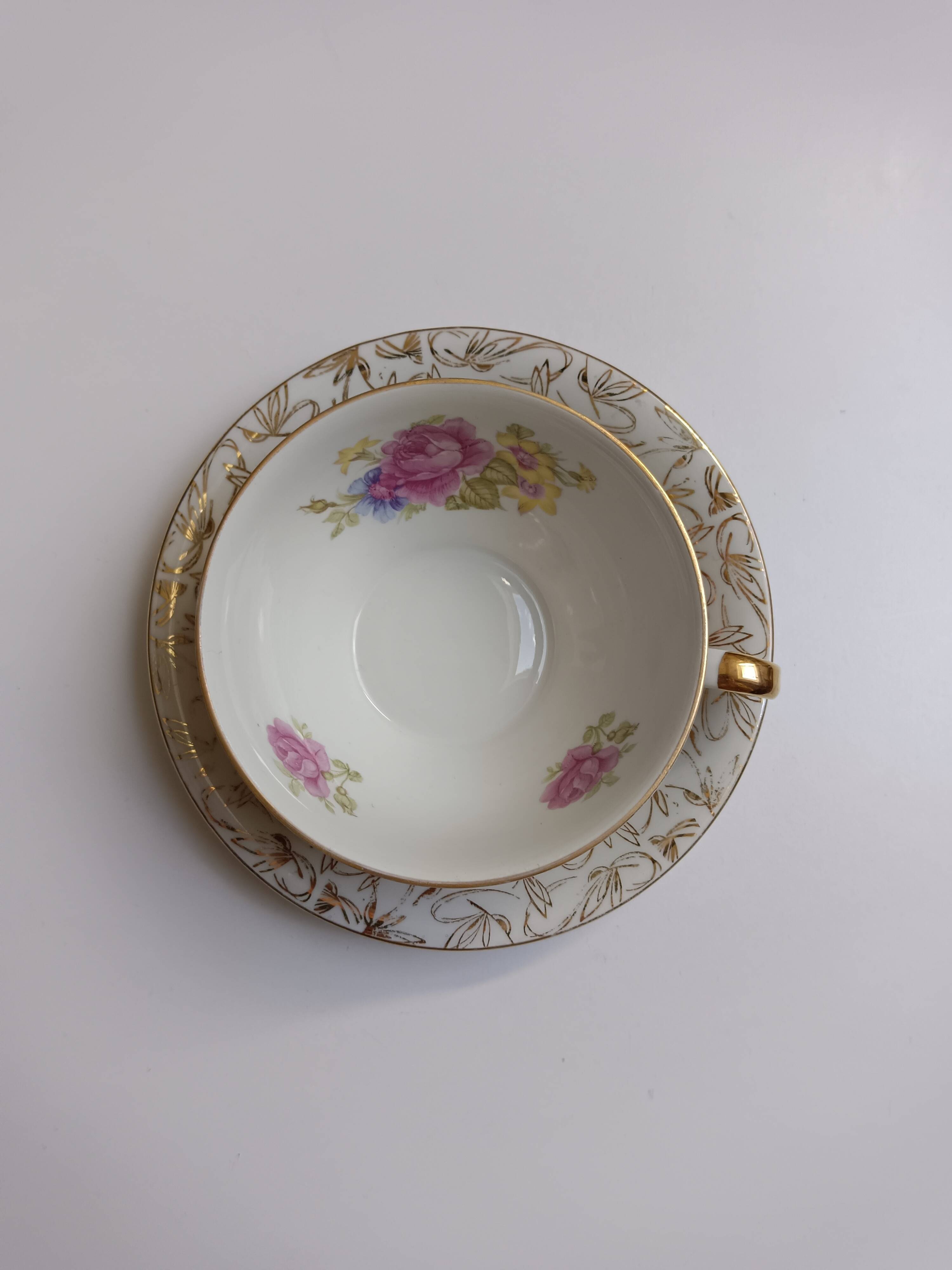 Large porcelain cup from Bavaria with a pearlescent finish and rose decorations.