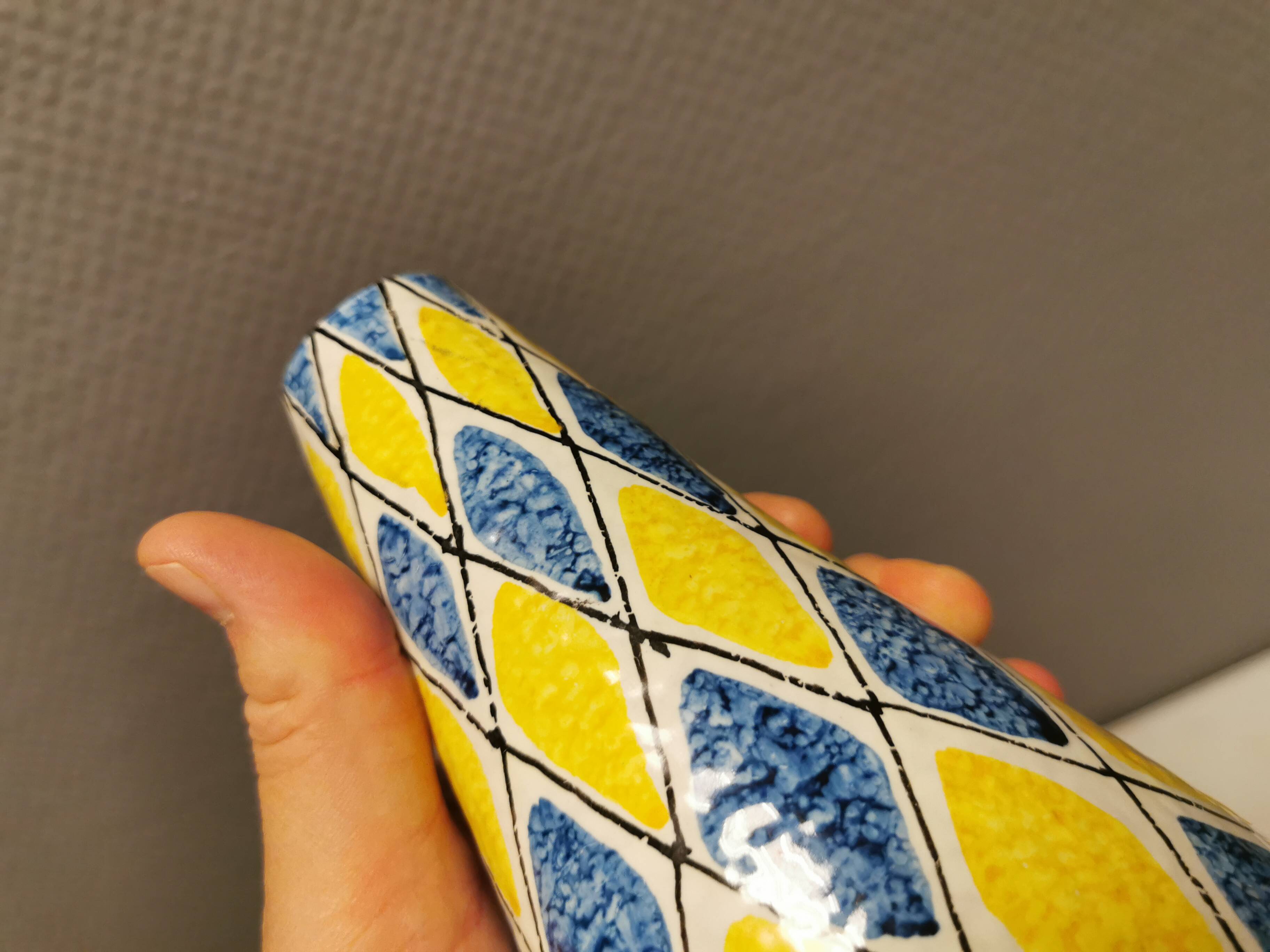 Italian vase with Harlequin pattern in beautiful yellow/blue