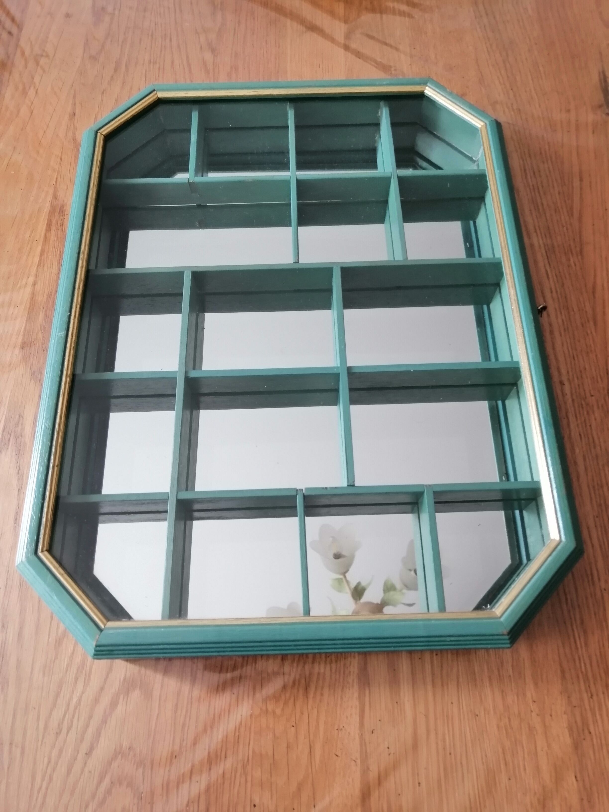 Miniature octagonal showcase