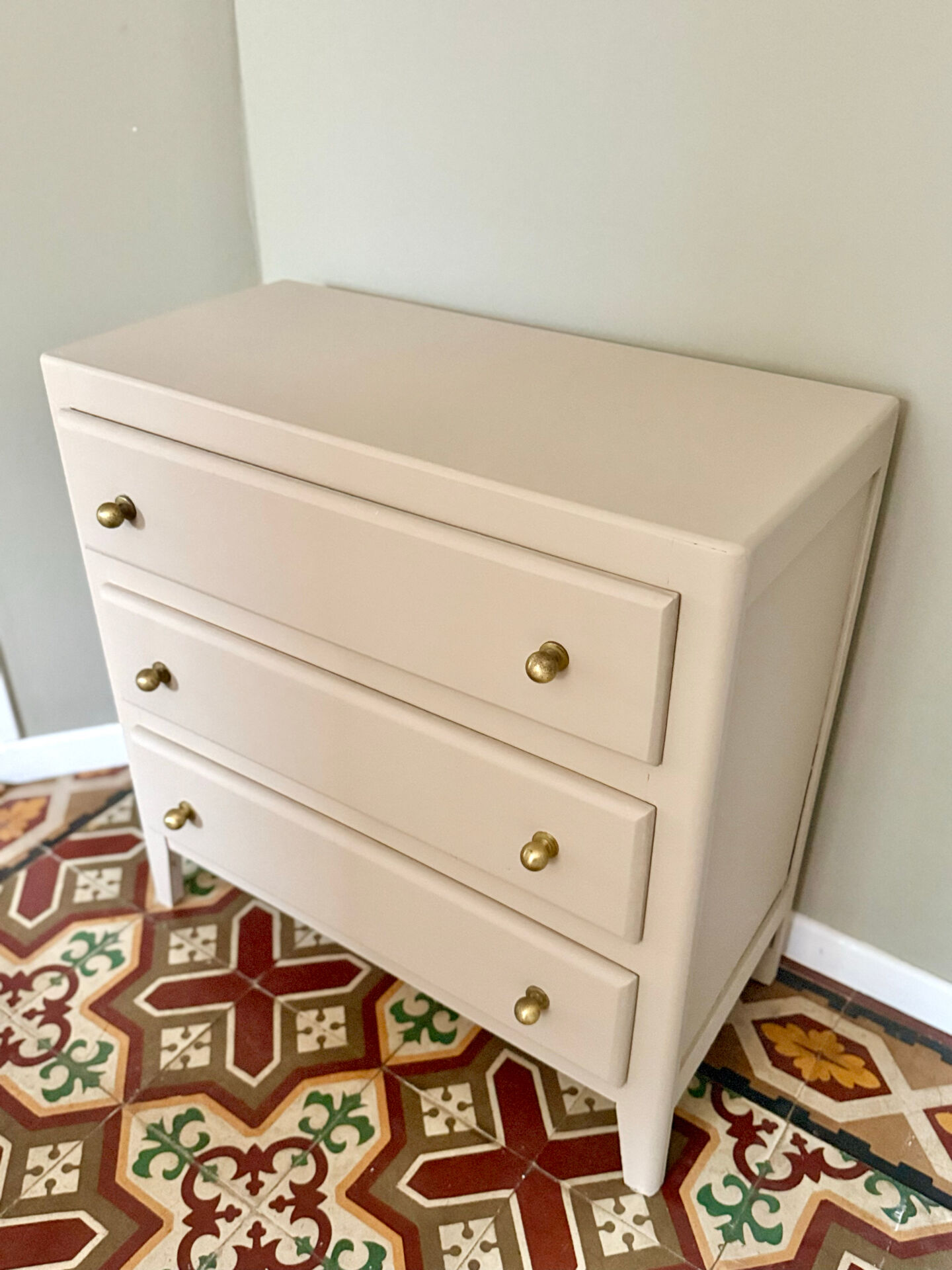 Antique chest of drawers