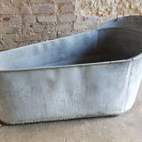 Zinc bathtub