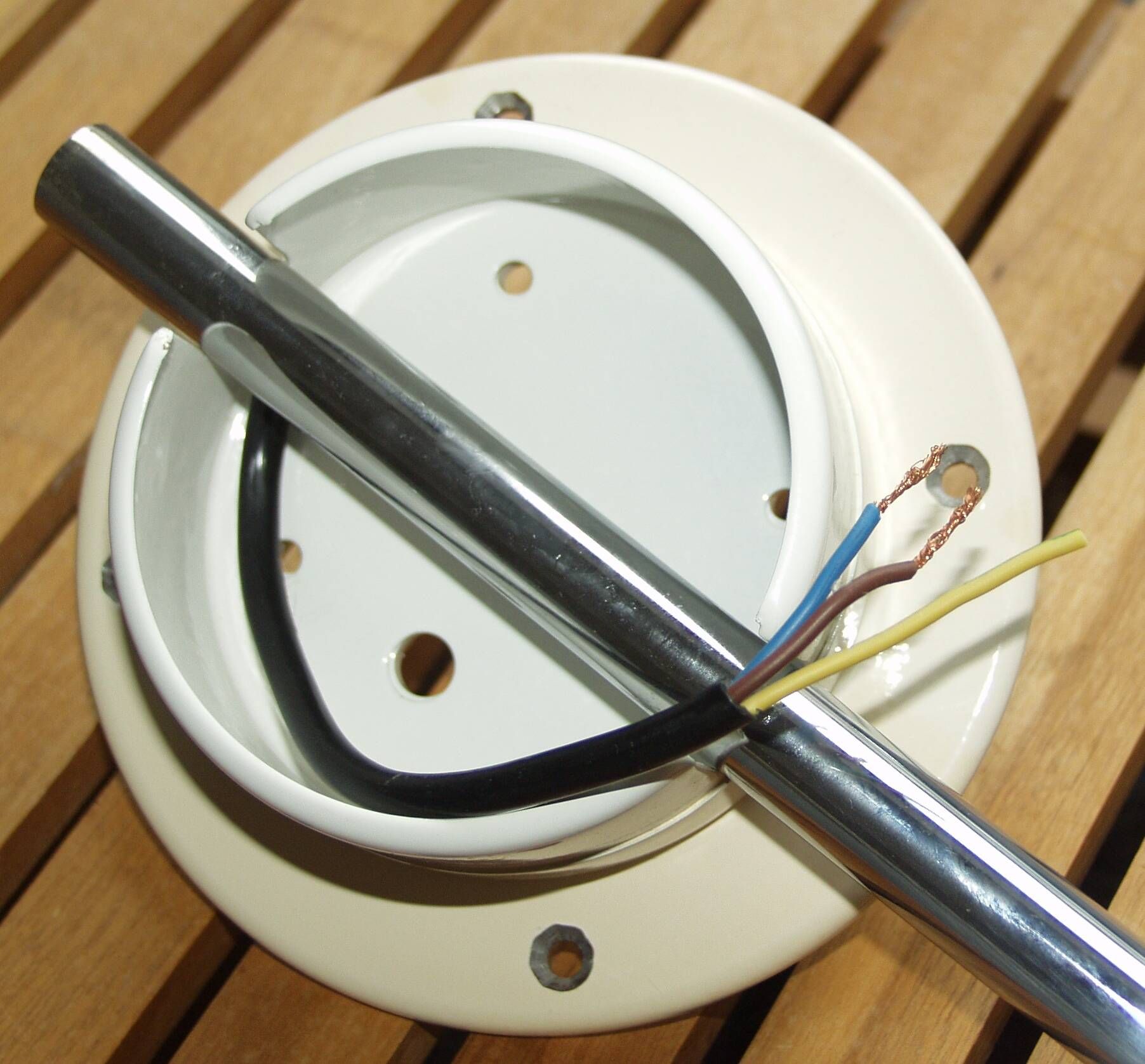 Luminaire "Mezzaluna" designed by Bruno Gecchelin ('75) / ceiling or wall light