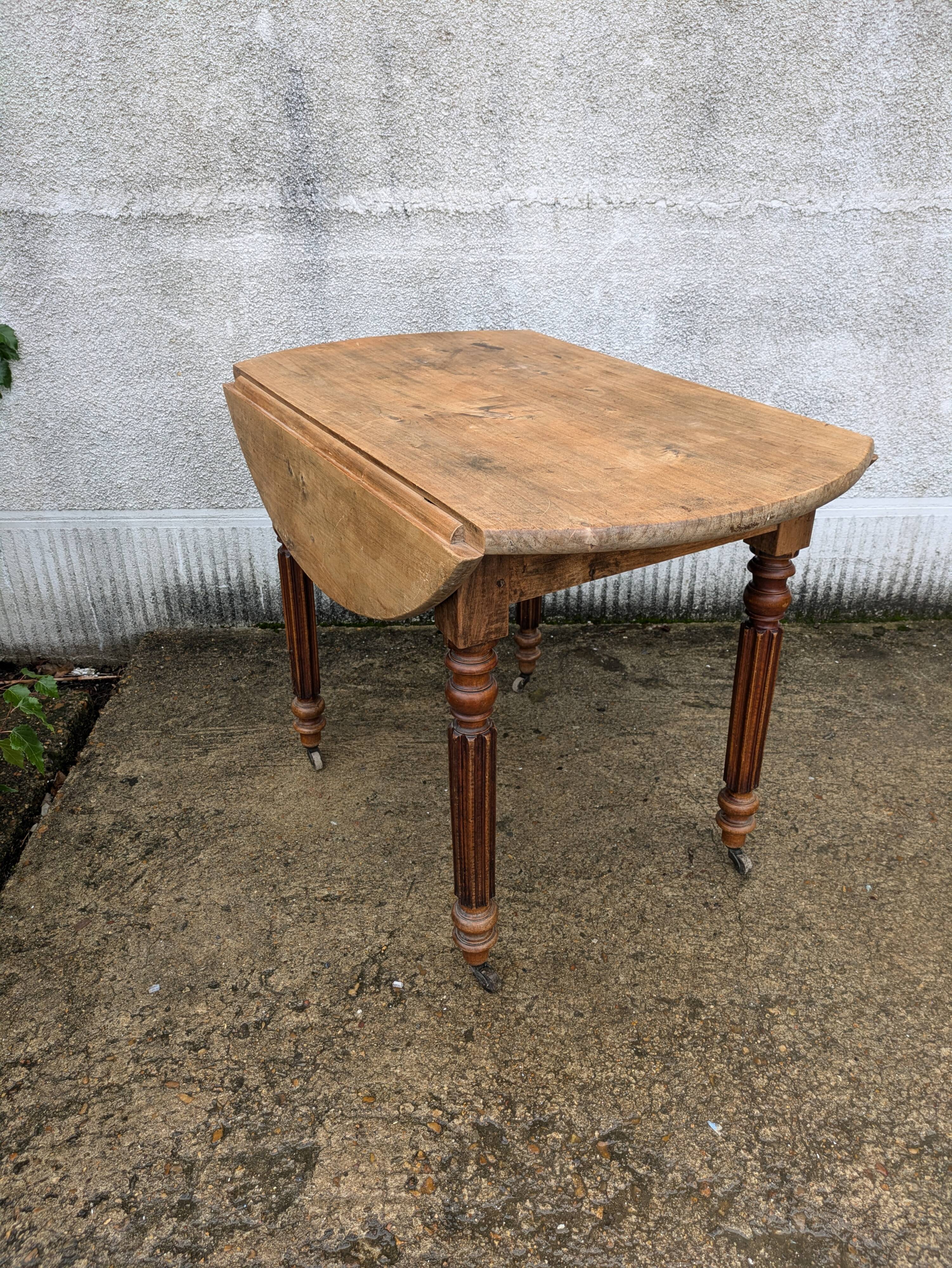 Table ronde rabattable