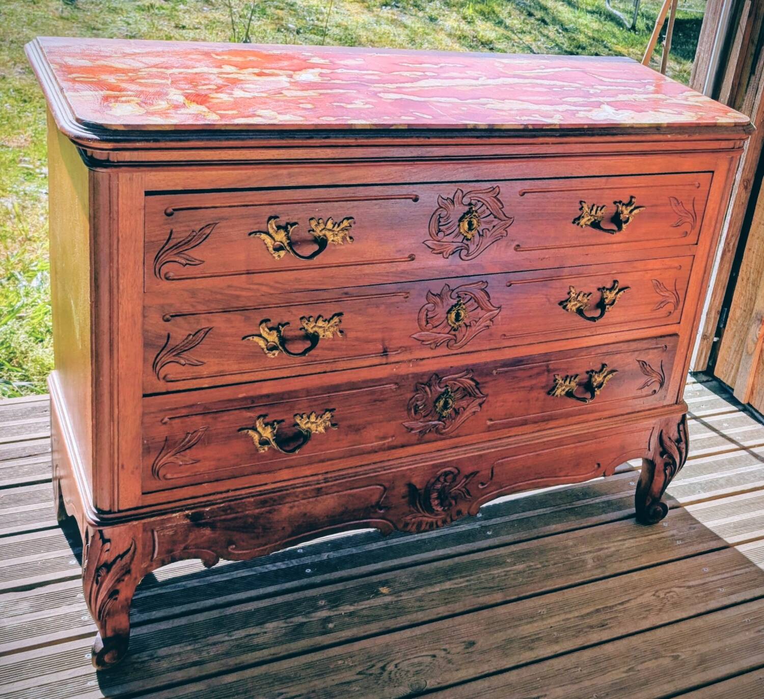 Majestic Louis XV Chest of Drawers in Walnut and Royal Red Marble – 19th Century