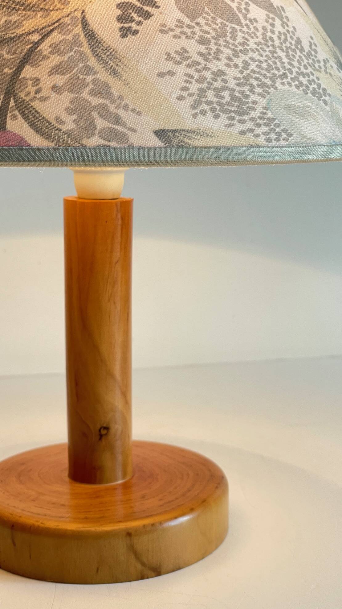 LAMP in Solid Pine Floral Shade VINTAGE