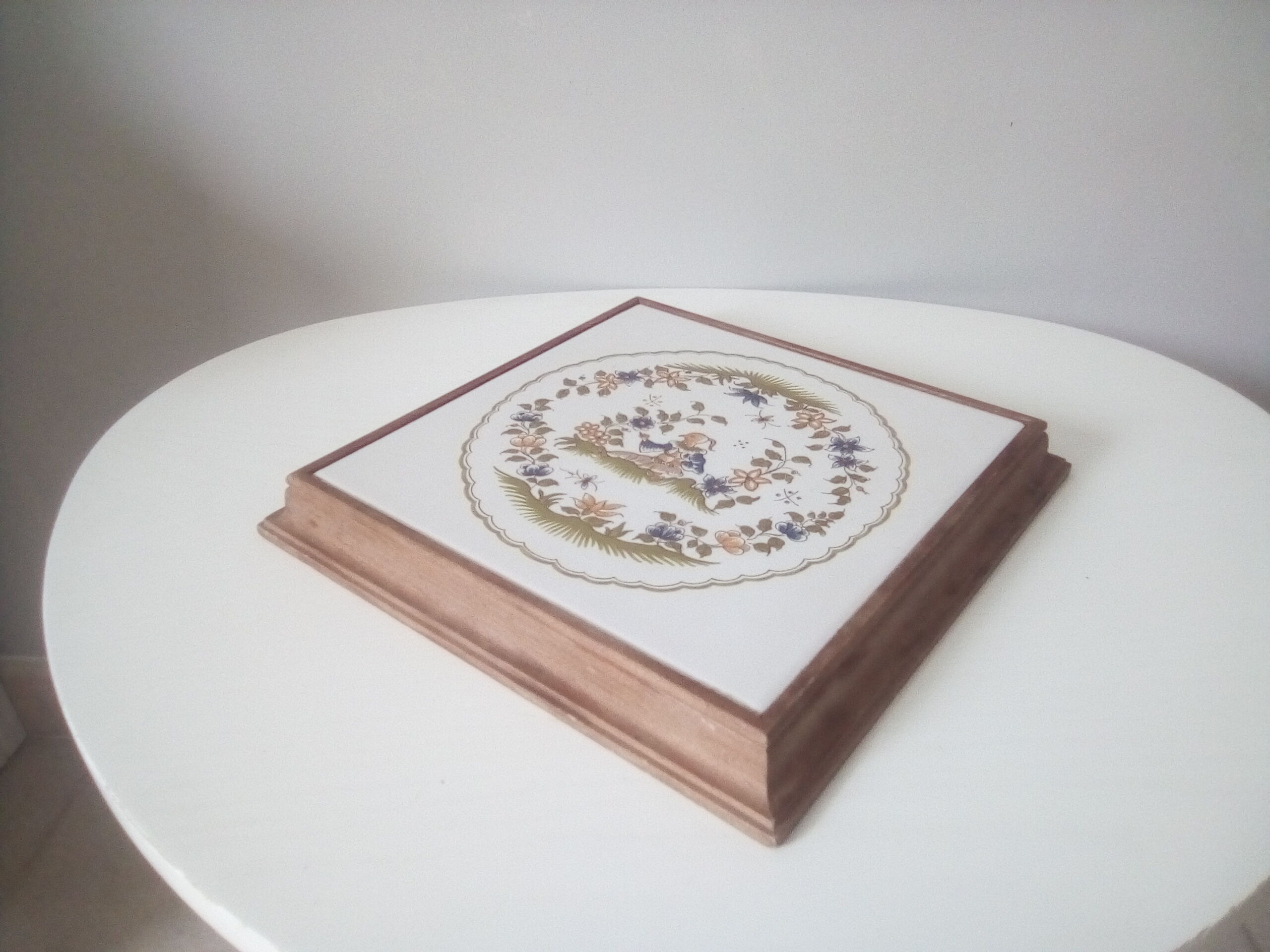 Underside of Provençal dish