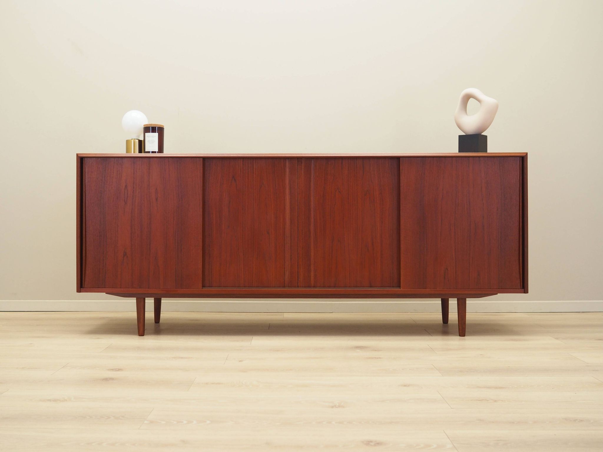 Enfilade en teck, design danois, années 1960, designer : E.W. Bach