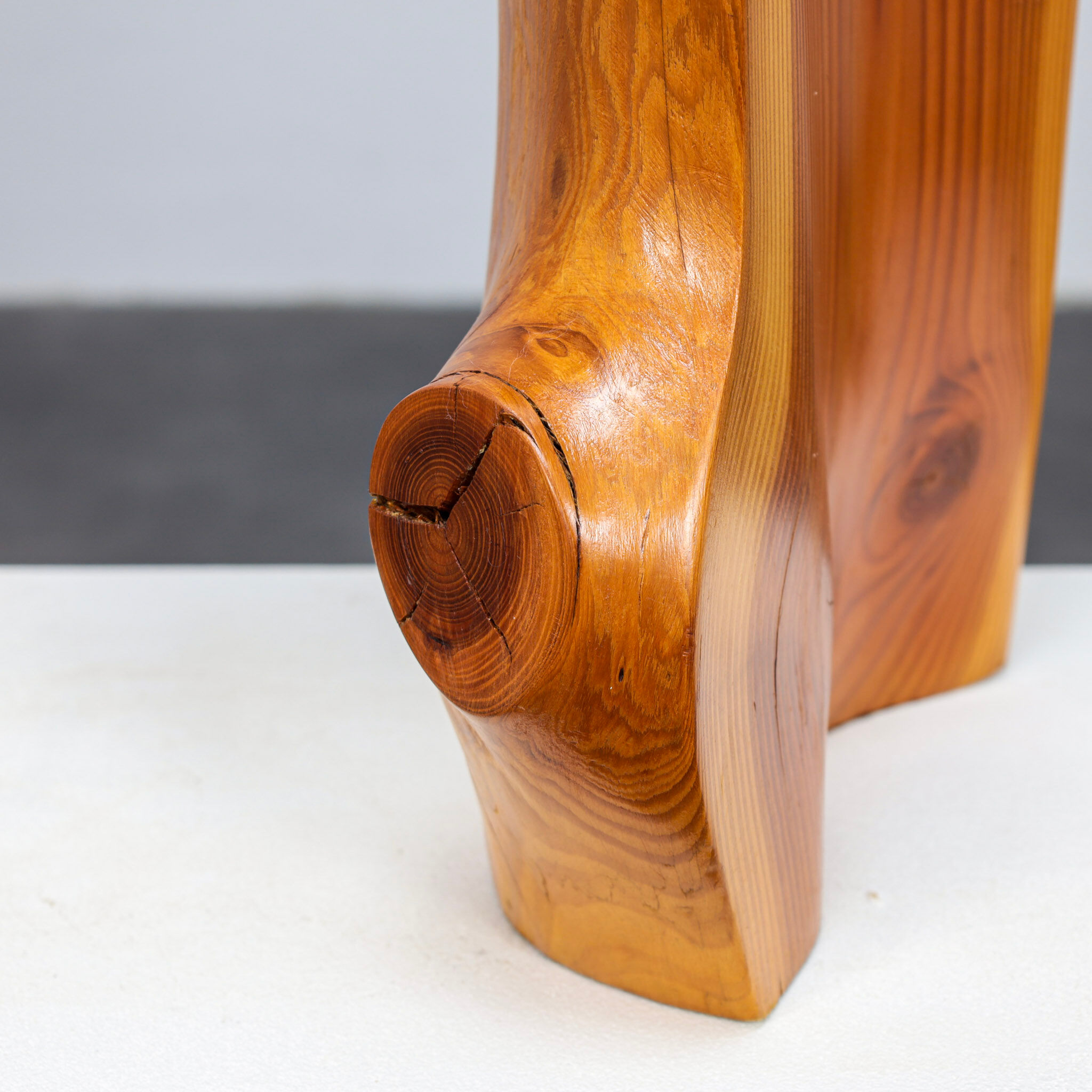 Pair of pinewood sculptures by Ineke van Zuuren, 1970s