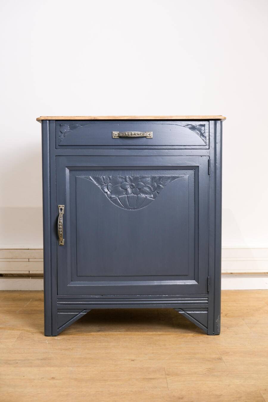 Art deco storage unit