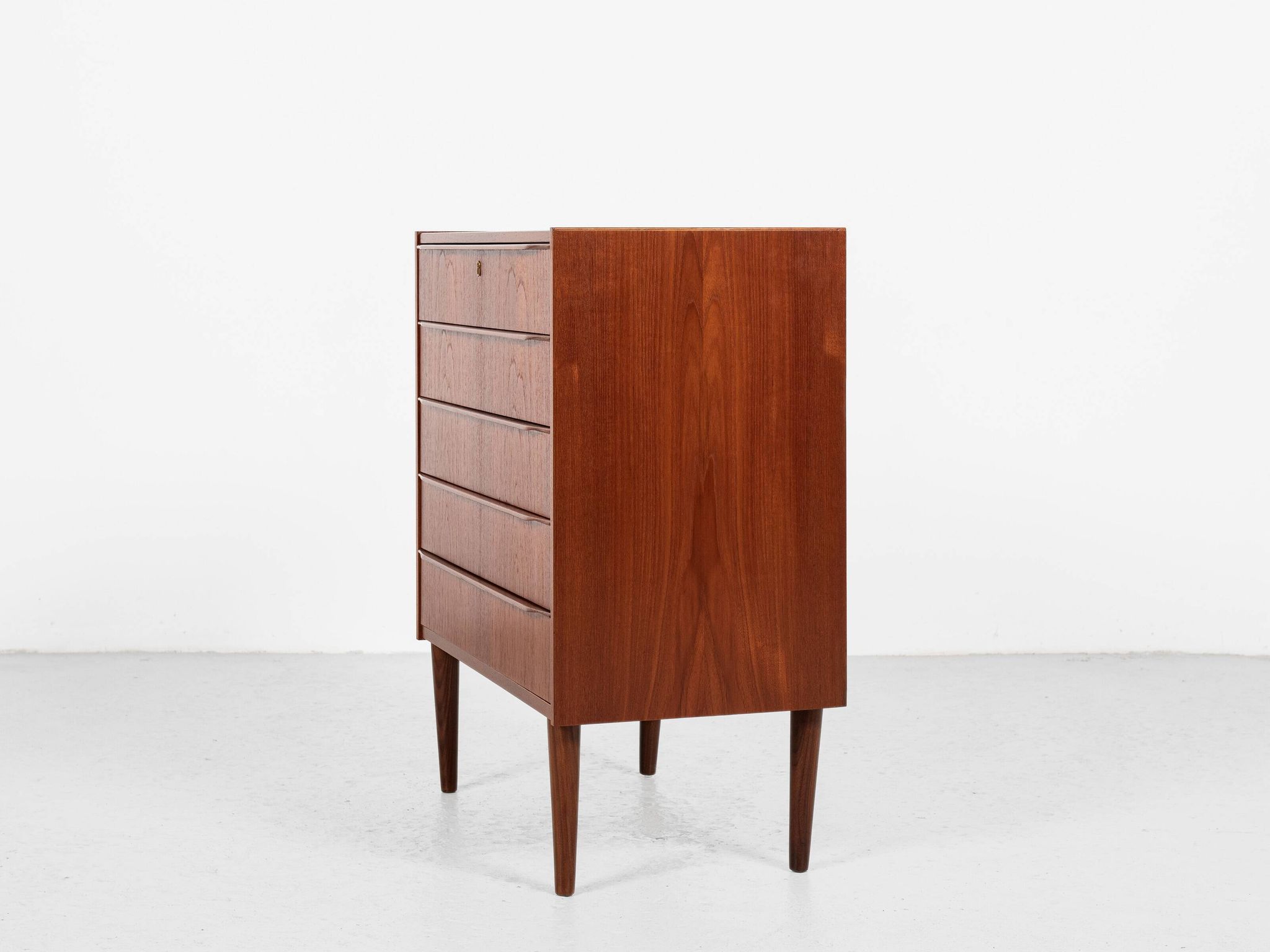 Midcentury Danish chest of 5 drawers in teak 1960s - long drawer handles