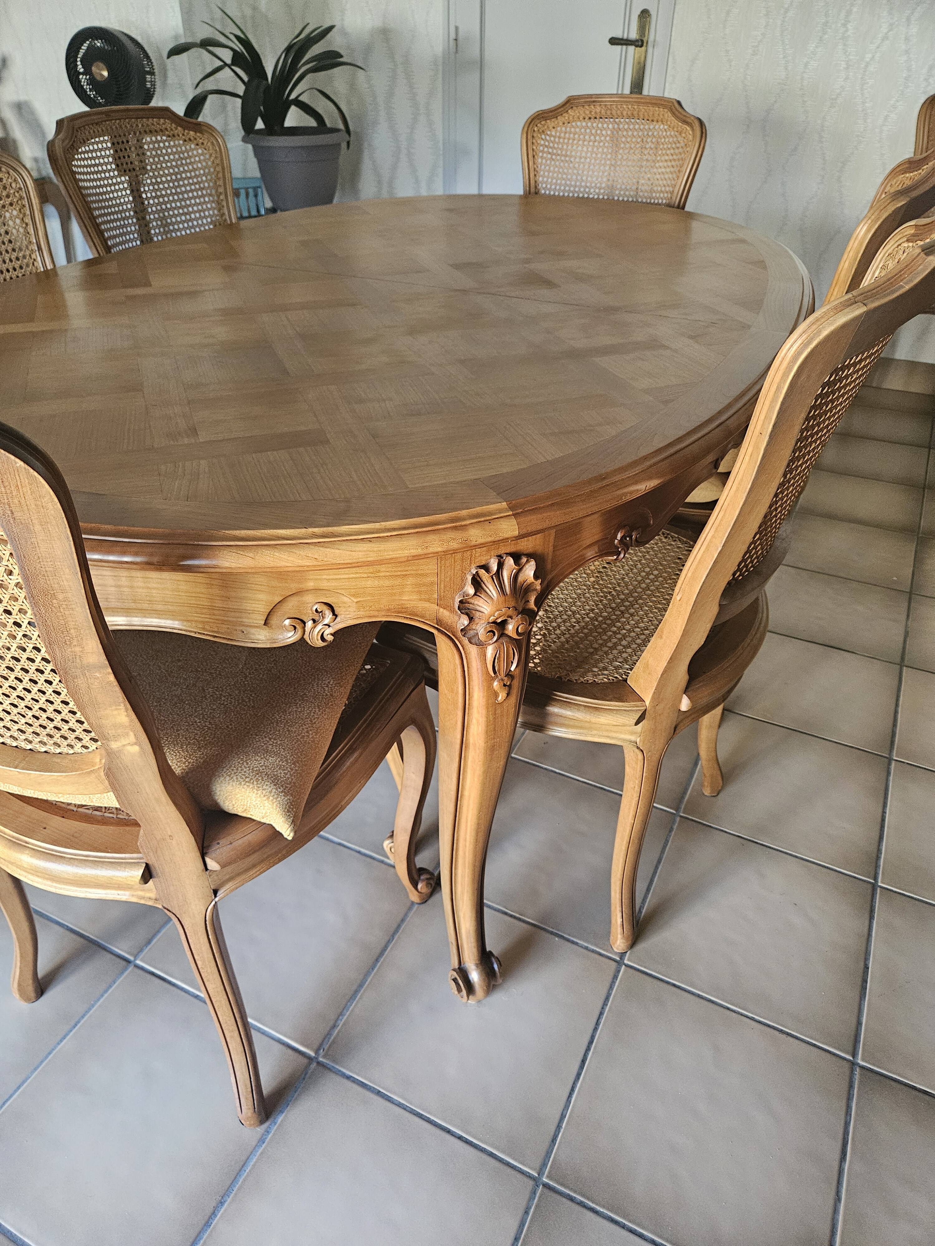 Oval cherry wood table made by a cabinetmaker, with 3 extensions and 8 chairs.
