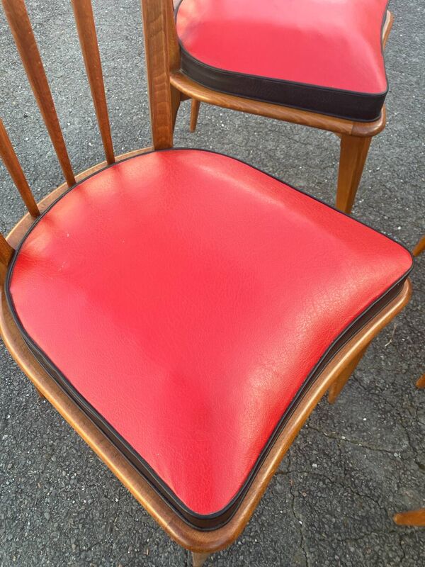 Lot de cinq chaises bistrot bois et imitation cuir style charles ramos baumann