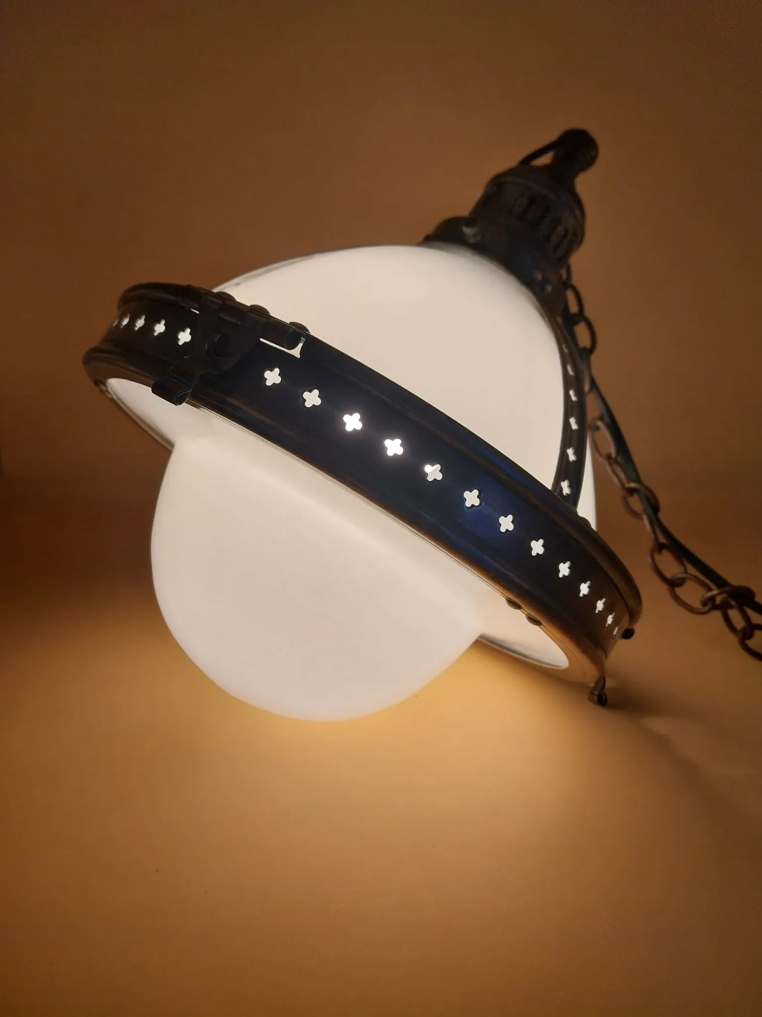 Suspension laiton et opaline