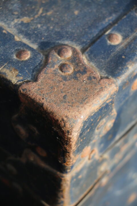 Old large-format trunk 930cm