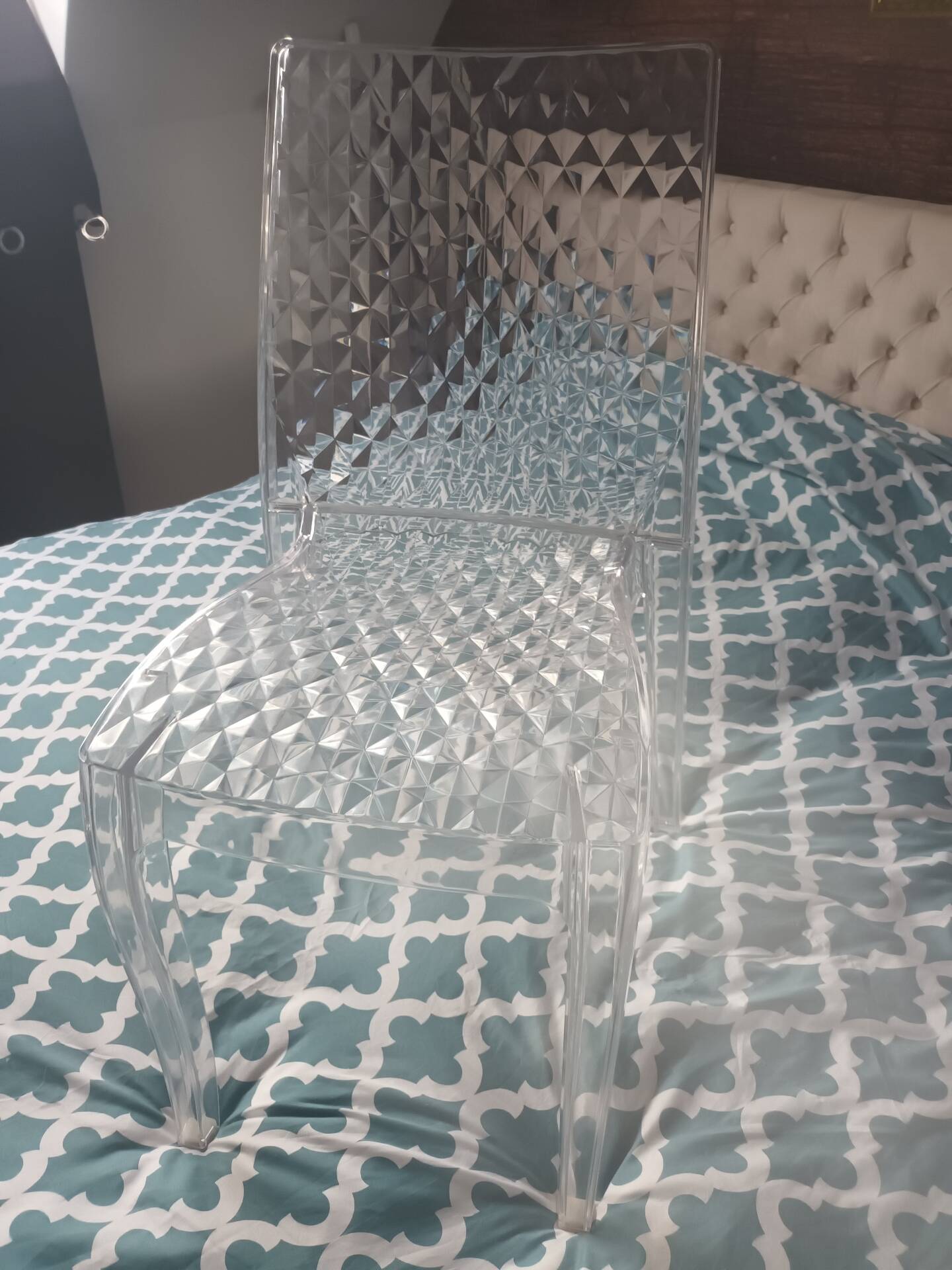 Hypnotic chair