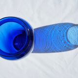 Vase en verre bleu