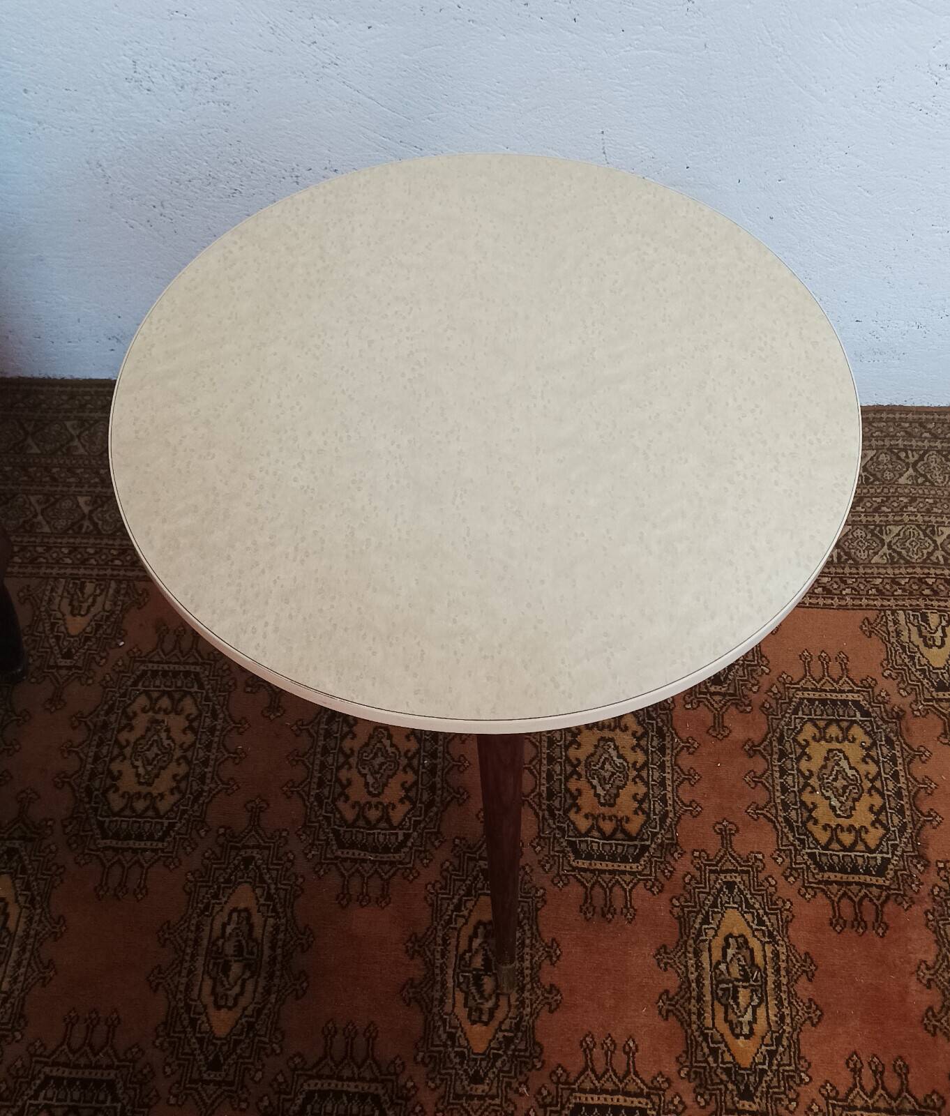 Vintage tripod side table in wood and formica.