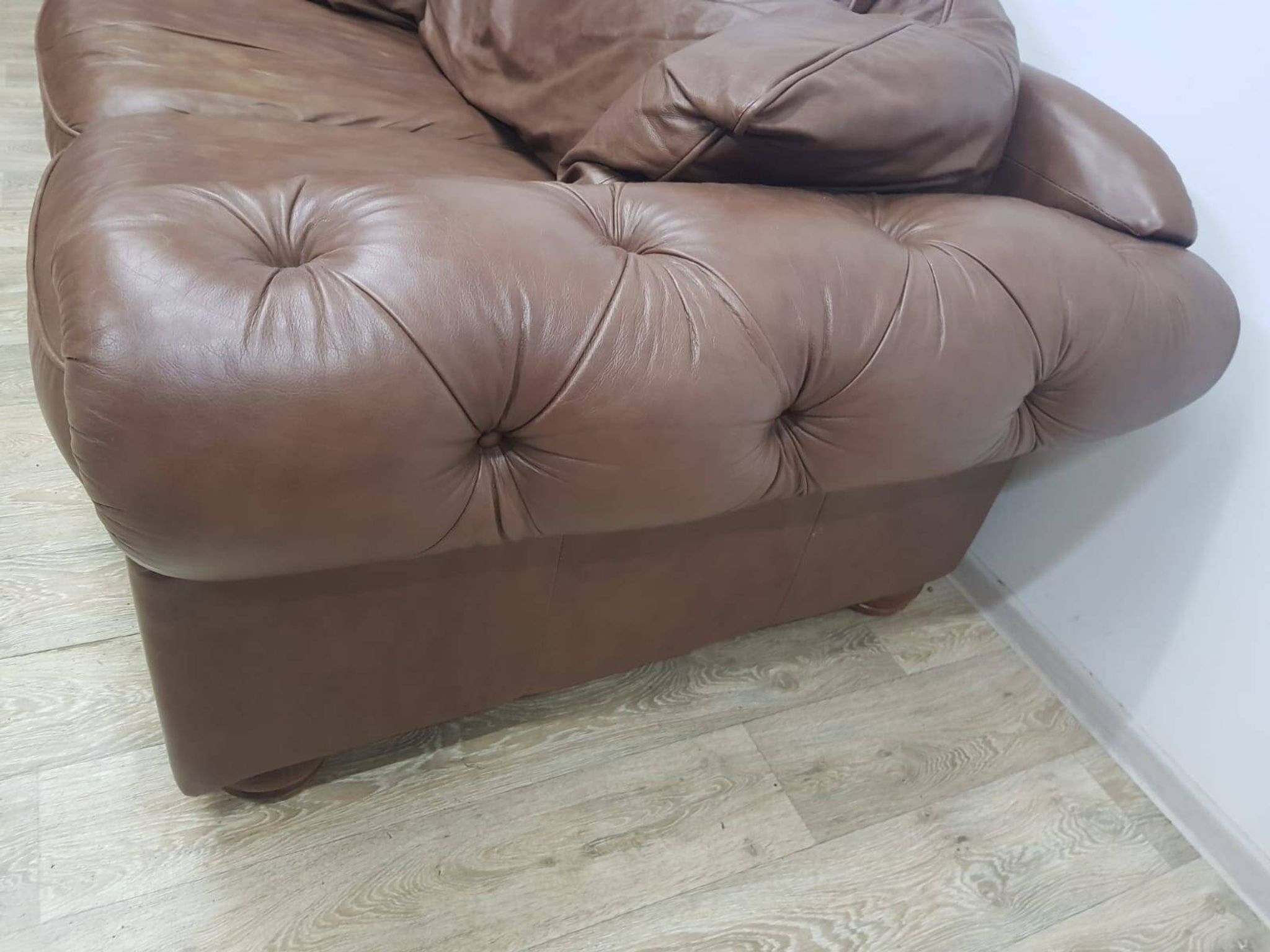 Mid-Century, Chesterfield sofa, natural leather